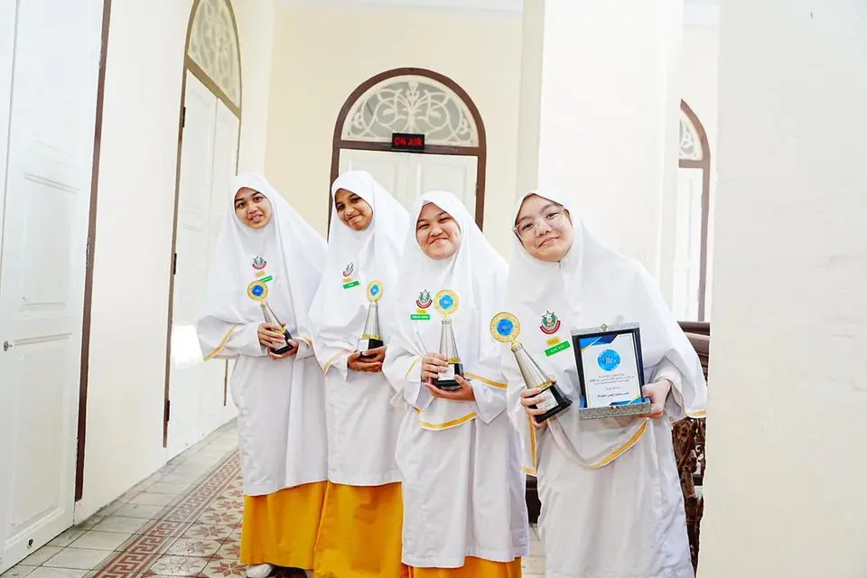 Madrasah Alsagoff juara debat Bahasa Arab di Malaysia, tewaskan pelajar serantau Tags: Madrasah Alsagoff Al-Arabiah
